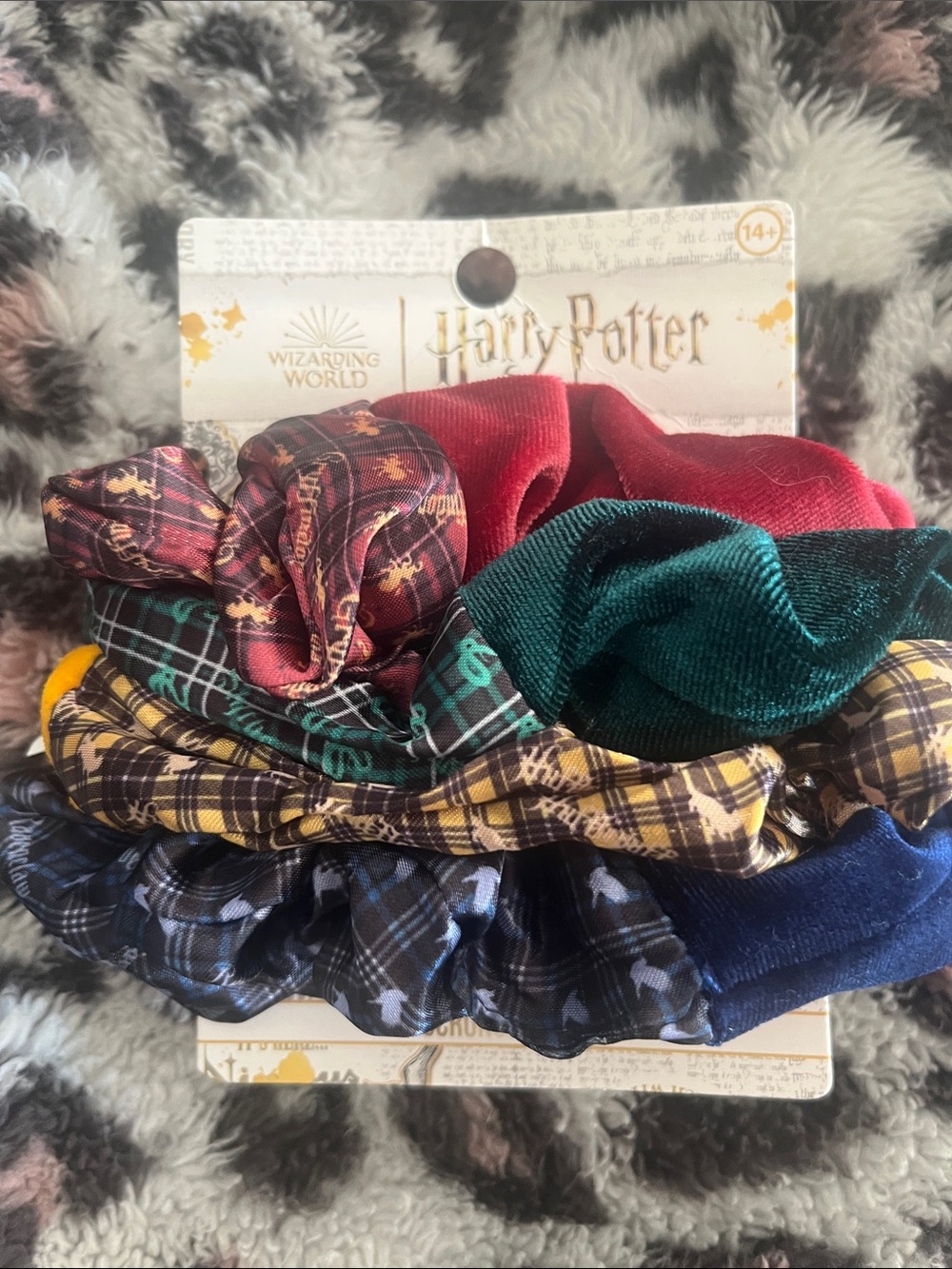 Harry Potter Velvet and Plaid Scrunchie Set - Multicolor